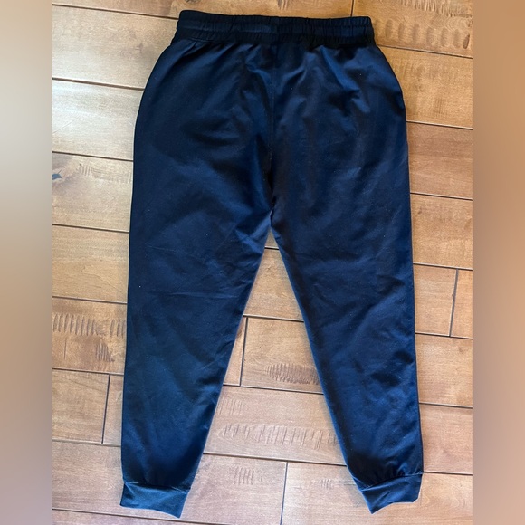 Vuori Black Performance Jogger - Picture 2 of 5